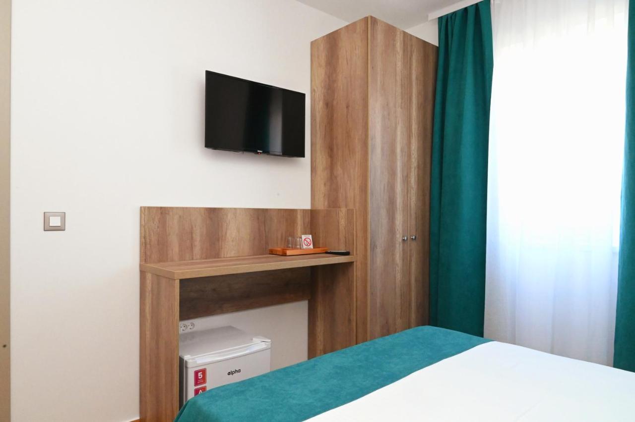 Dona, Altina Aparthotel Belgrado Buitenkant foto